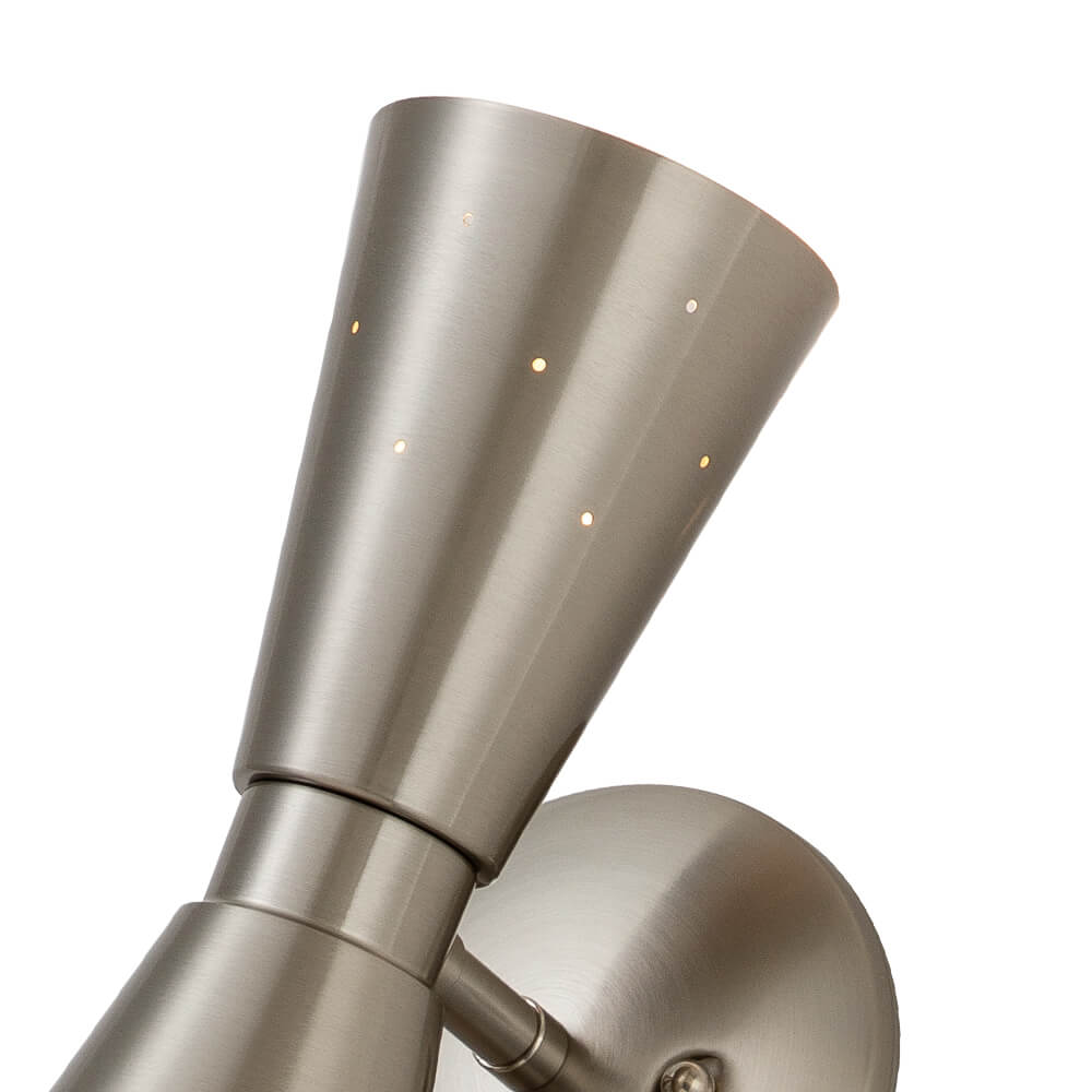 Aplique de pared doble cono en latón, iluminación de acento para pasillos.