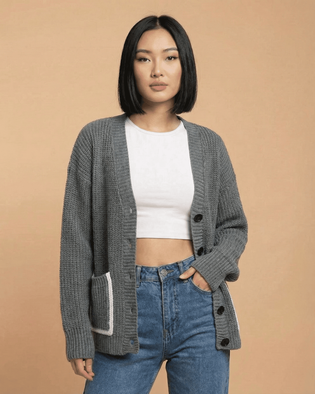 Suave cárdigan de mujer con diseño color bloque, manga larga, perfecto para un look moderno de otoño.