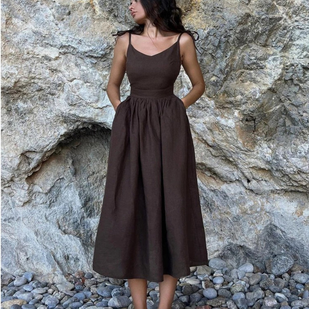 Vestido de verano sin mangas y espalda abierta para mujer. Ropa casual con estilo elegante, perfecto para playa.