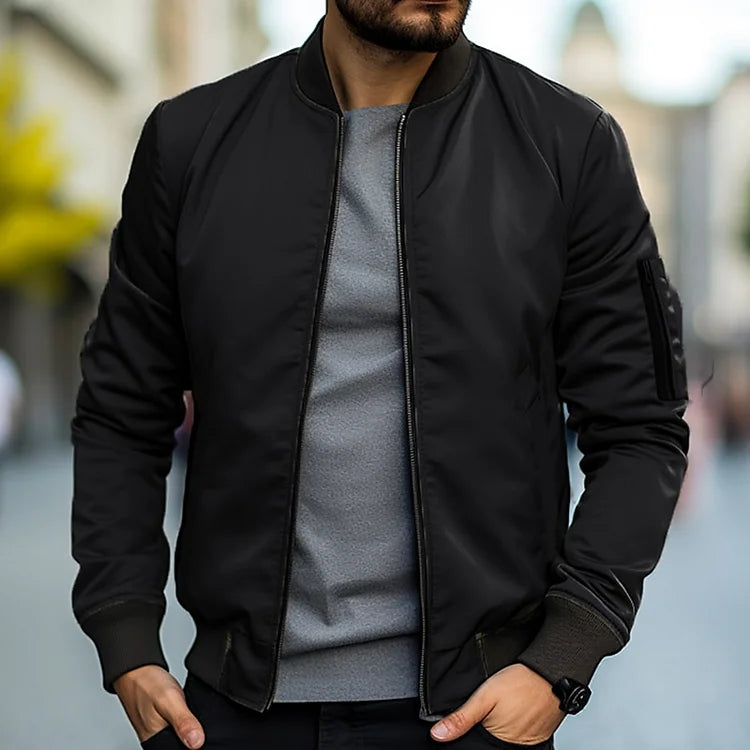 Chaqueta bomber hombre: prenda exterior versátil y cómoda para un estilo moderno en la moda masculina.