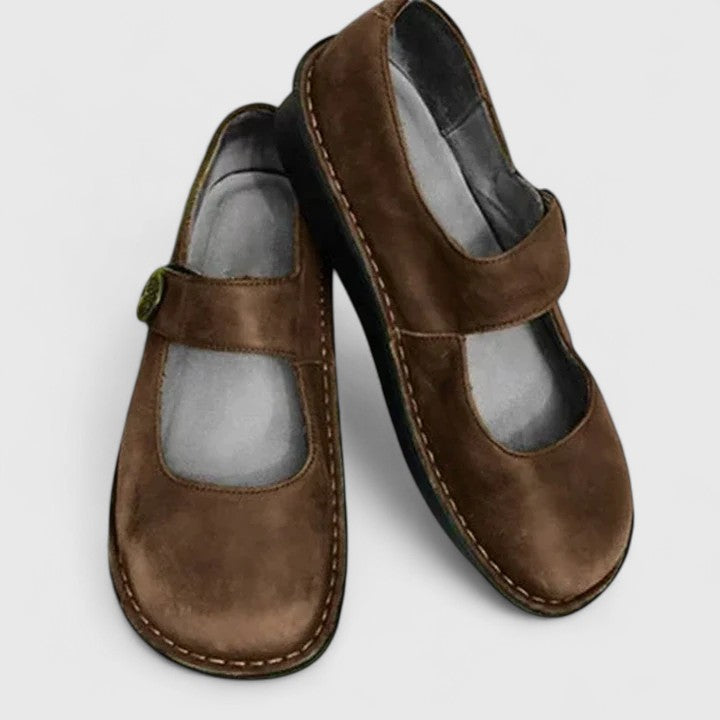 Perfil de zapato ortopédico Violetta, mostrando diseño ergonómico y suela para máximo confort femenino.