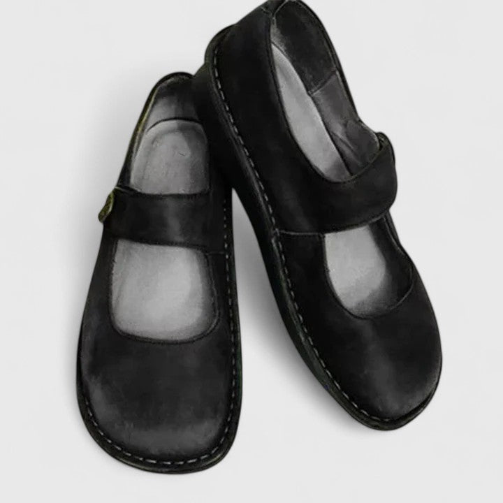 Suela antideslizante de zapatos ortopédicos Violetta, ofreciendo estabilidad y alivio del dolor al caminar.