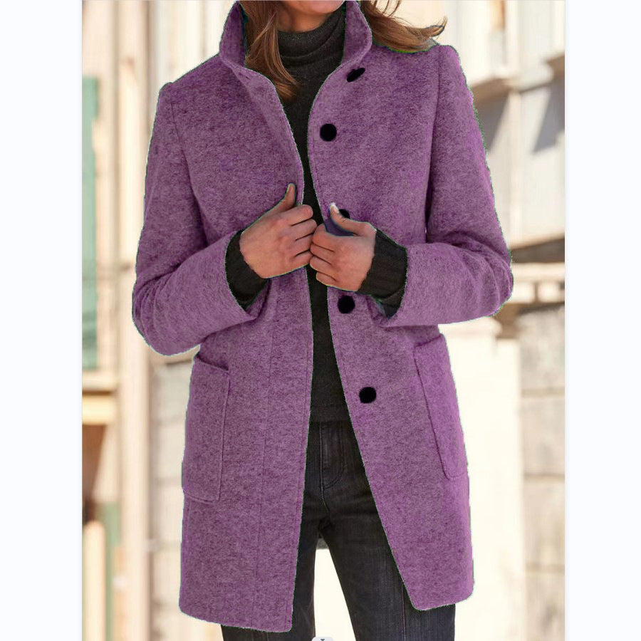Abrigo de lana de mujer, diseño clásico con botones frontales, perfecto para un look elegante y cálido.
