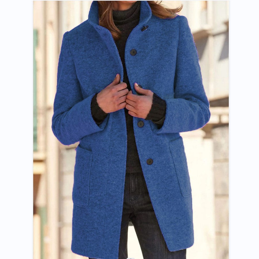 Elegante abrigo de lana para mujer, cálido y de moda, con corte clásico ideal para la temporada invernal.