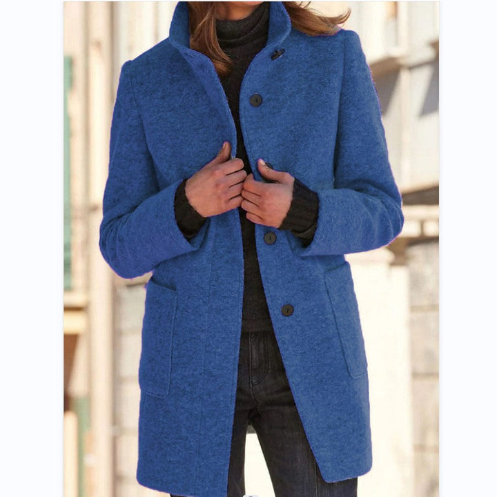 Elegante abrigo de lana para mujer, cálido y de moda, con corte clásico ideal para la temporada invernal.