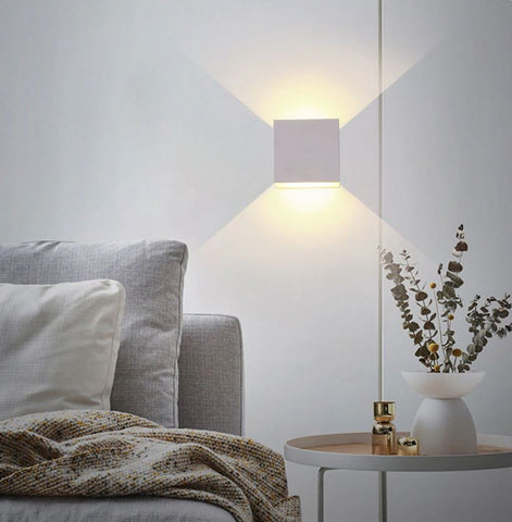 Lámpara de pared LED estilo nórdico. Ofrece luz cálida o luz fría para interiores, ideal para decoración moderna.