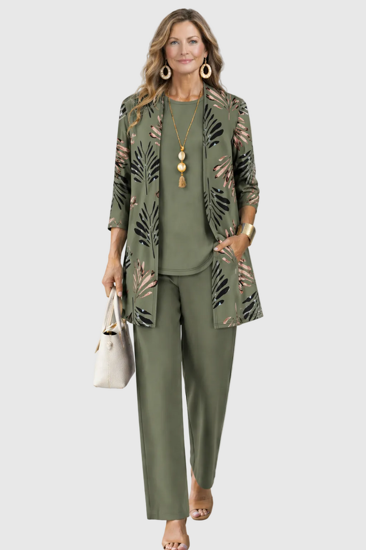 Elegante conjunto tropical de 3 piezas para mujer: blusa, pantalón y abrigo estampado. Ideal para verano.