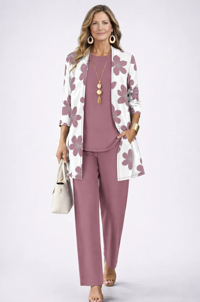 Atractivo conjunto de 3 piezas para mujer: blusa, pantalón y abrigo con estampado tropical. Estilo fresco.