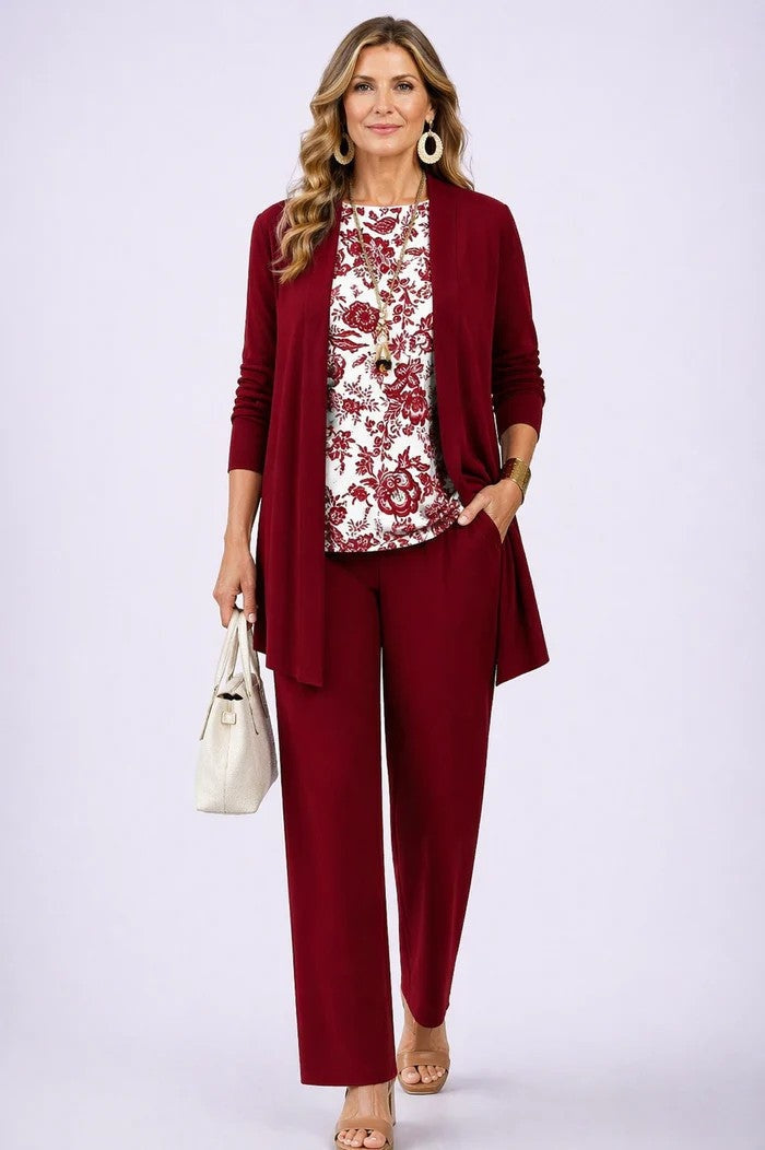 Set de 3 piezas para mujer con estampado tropical. Incluye blusa, pantalón y abrigo. Ideal para la moda veraniega.