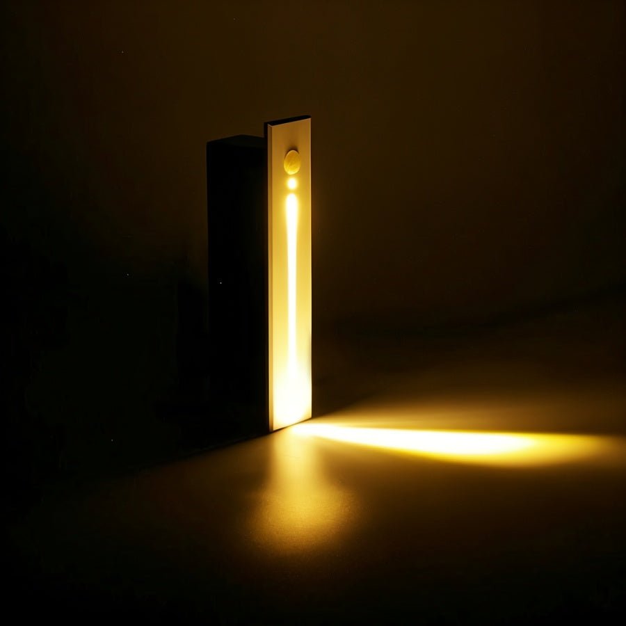 Lámpara LED Luca con sensor de movimiento para escaleras. Iluminación empotrada de alta eficiencia para pasillo.