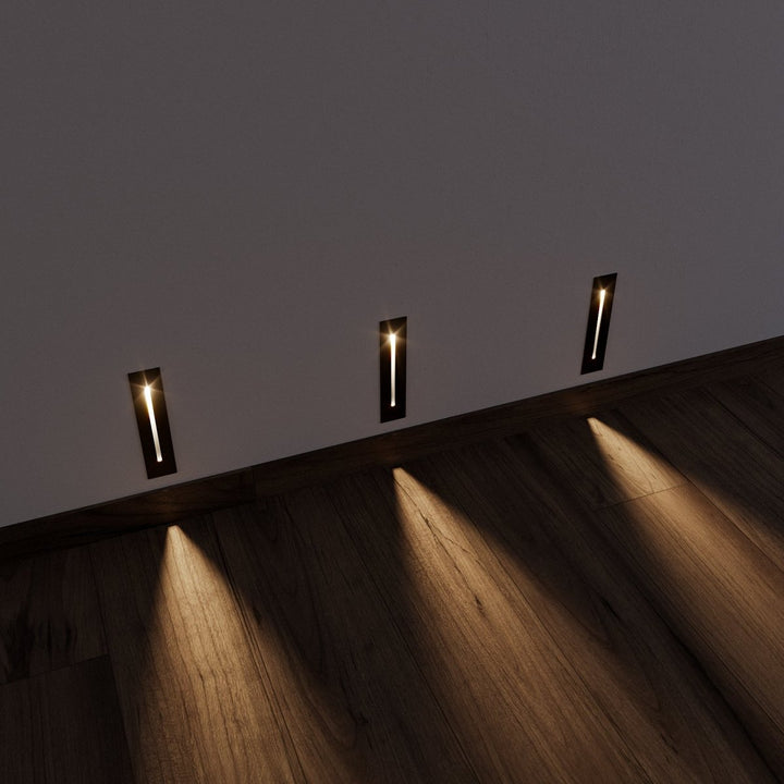 Iluminación LED Luca empotrada para escaleras con sensor de movimiento, ideal para pasillos modernos del hogar.