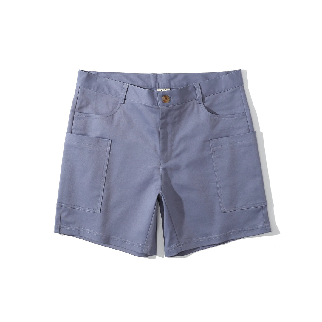 Detalle de los bolsillos utilitarios de los shorts cargo para hombres, perfectos para almacenamiento casual.