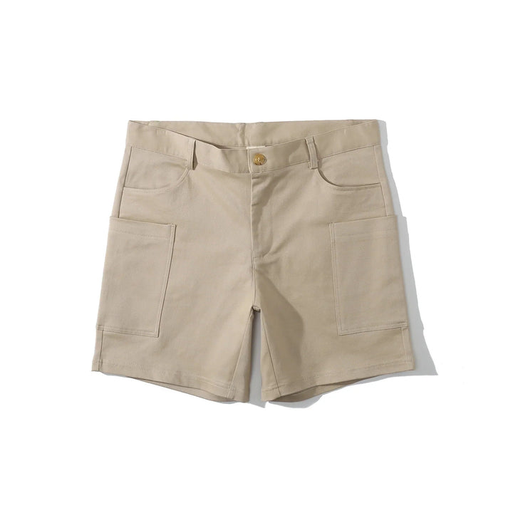 Textura de la tela resistente de los pantalones cortos cargo para hombres, asegurando durabilidad y confort en verano.