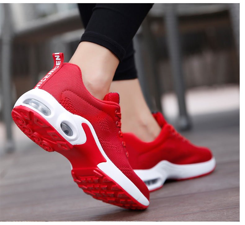 Calzado deportivo Lucía para mujer, con tecnología antideslizante para caminar segura.