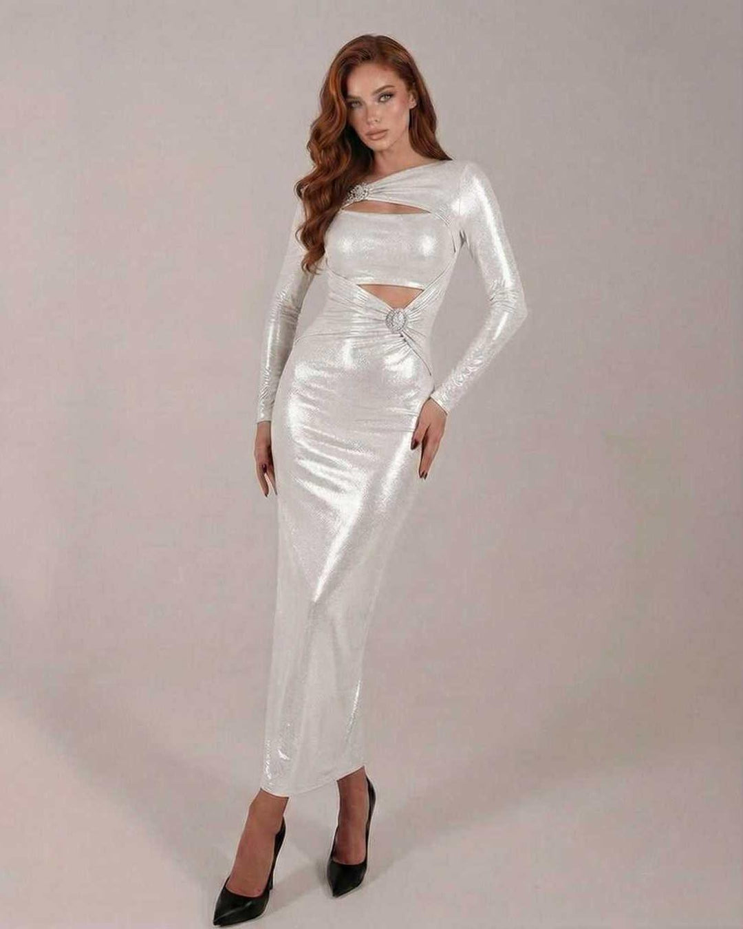 Vestido maxi plateado Lumiera para mujer, elegante y brillante, perfecto para noche o fiesta.