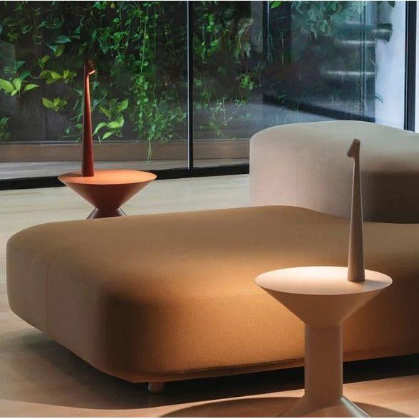 Lámpara de mesa LED inalámbrica, estilo minimalista nórdico, para una decoración moderna y funcional.