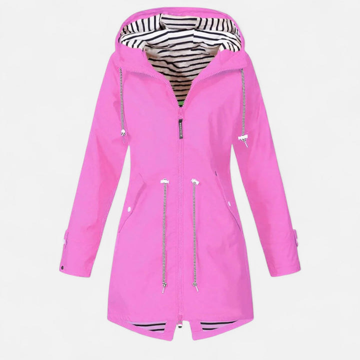 Chaqueta impermeable ligera de mujer con capucha, ideal para lluvia y actividades al aire libre.