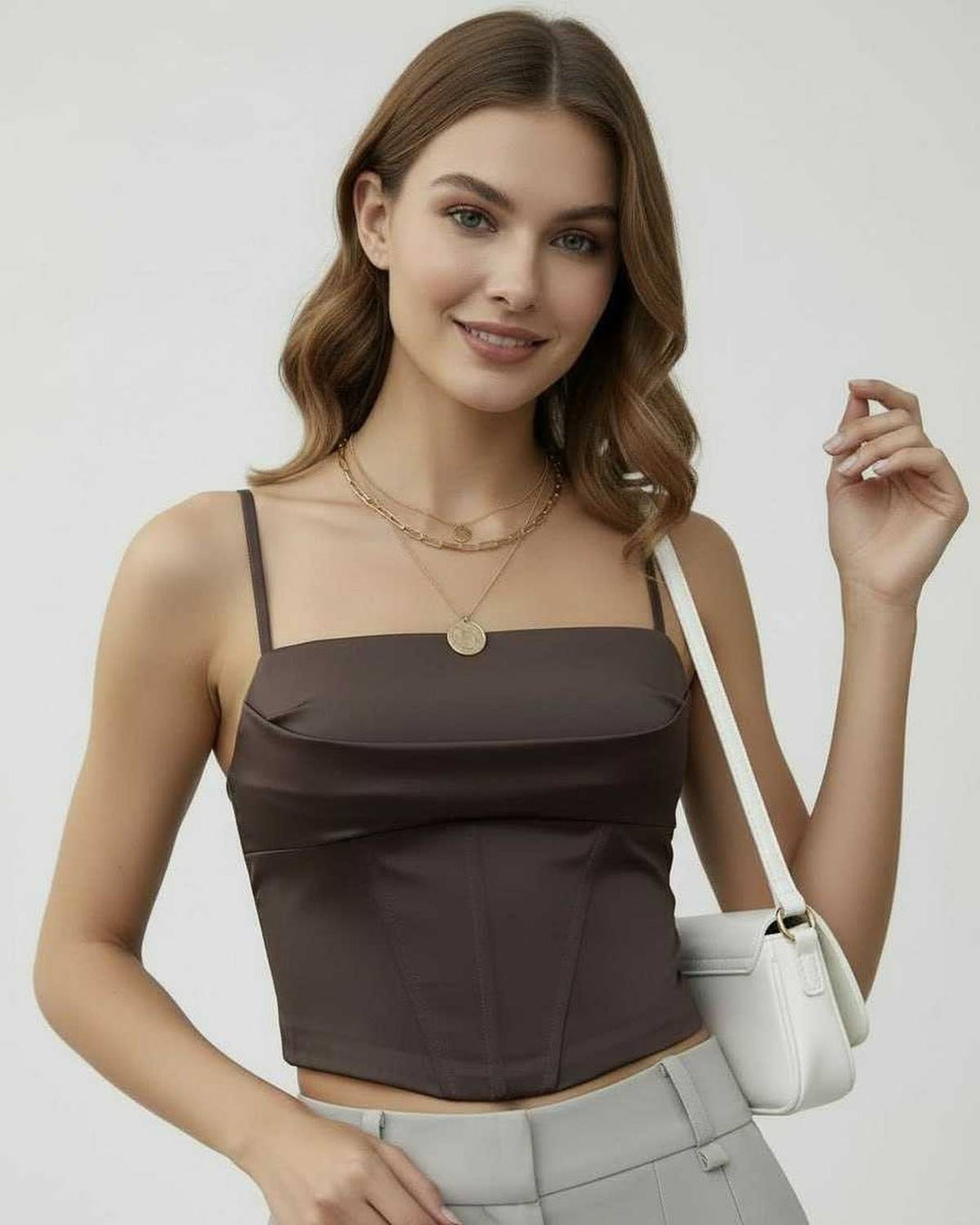 Sofisticado top corsé blanco para mujer, blusa sin mangas para moda femenina. Estilo elegante y chic.