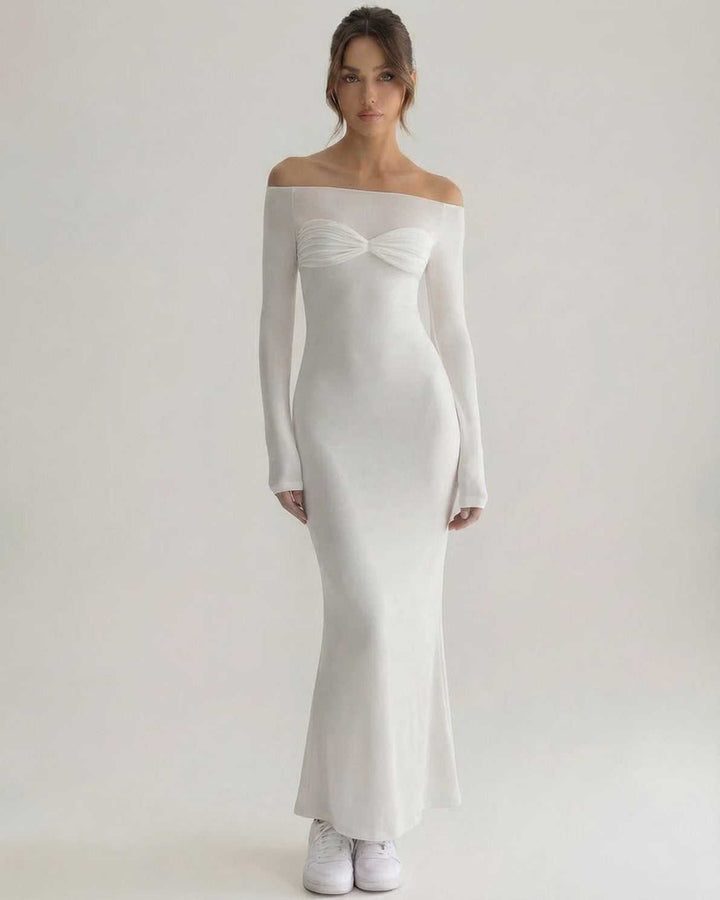 Vestido maxi blanco elegante para mujer con silueta sofisticada, ideal para eventos formales o de noche.