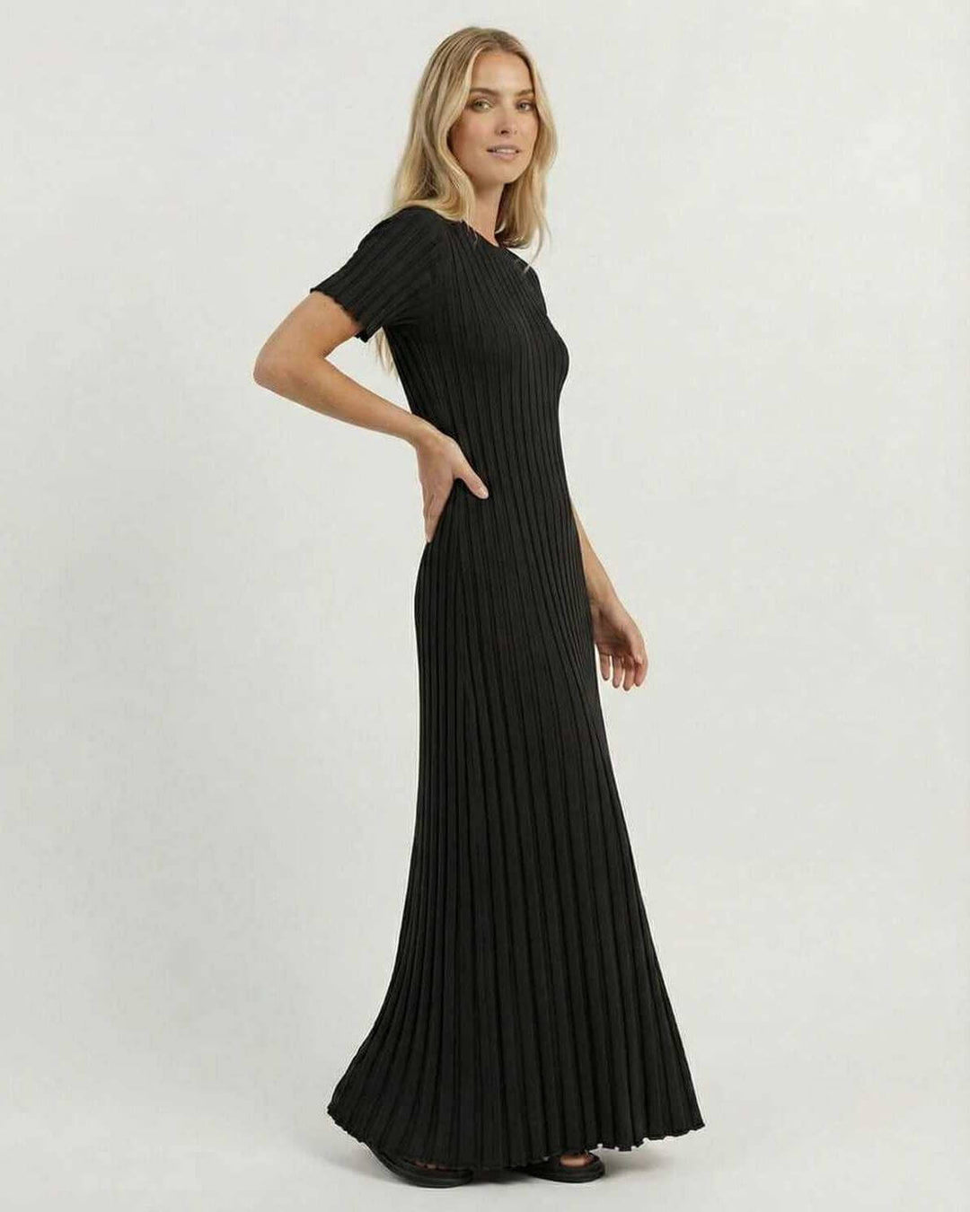 Vestido maxi negro de fiesta para mujer, elegante y cómodo. Ideal para noche o eventos especiales de verano.