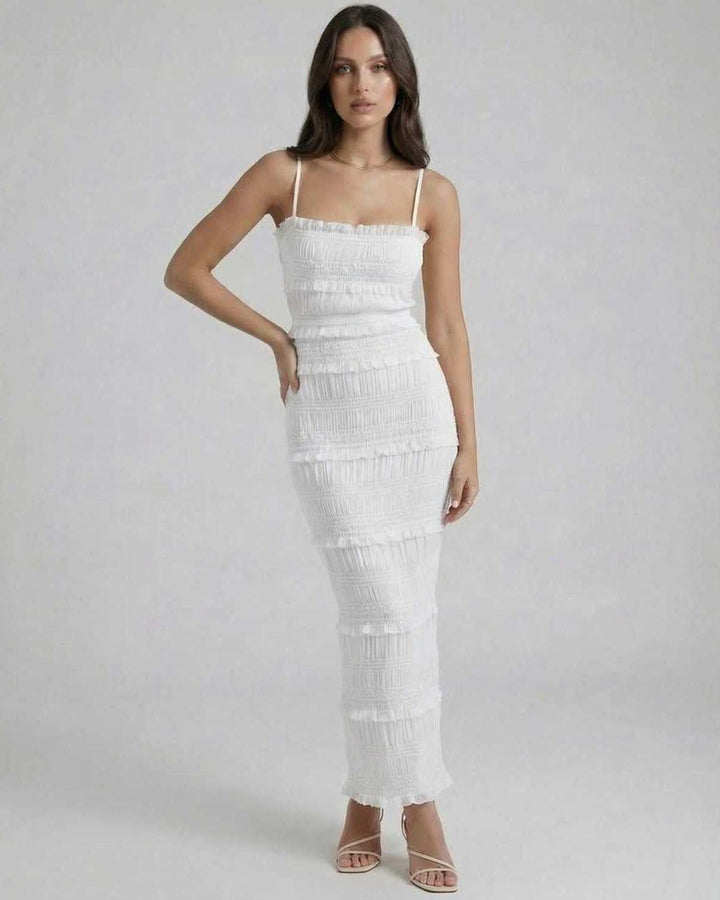 Vestido maxi blanco ceñido para mujer, estilo elegante y atemporal para fiesta o verano.