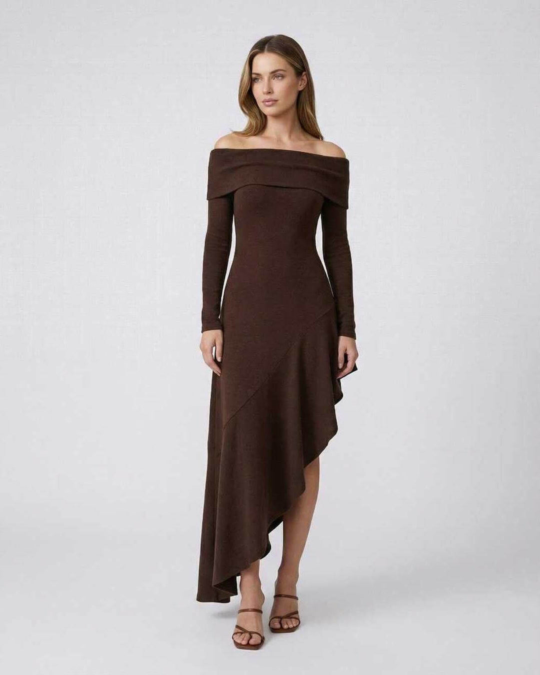 Vestido maxi blanco sin hombros de la nueva colección, ideal para eventos de día o noche. Moda femenina actual.