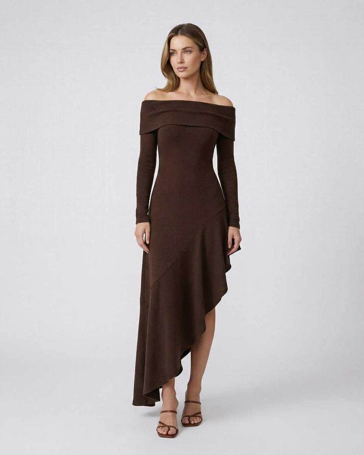 Vestido maxi blanco sin hombros de la nueva colección, ideal para eventos de día o noche. Moda femenina actual.