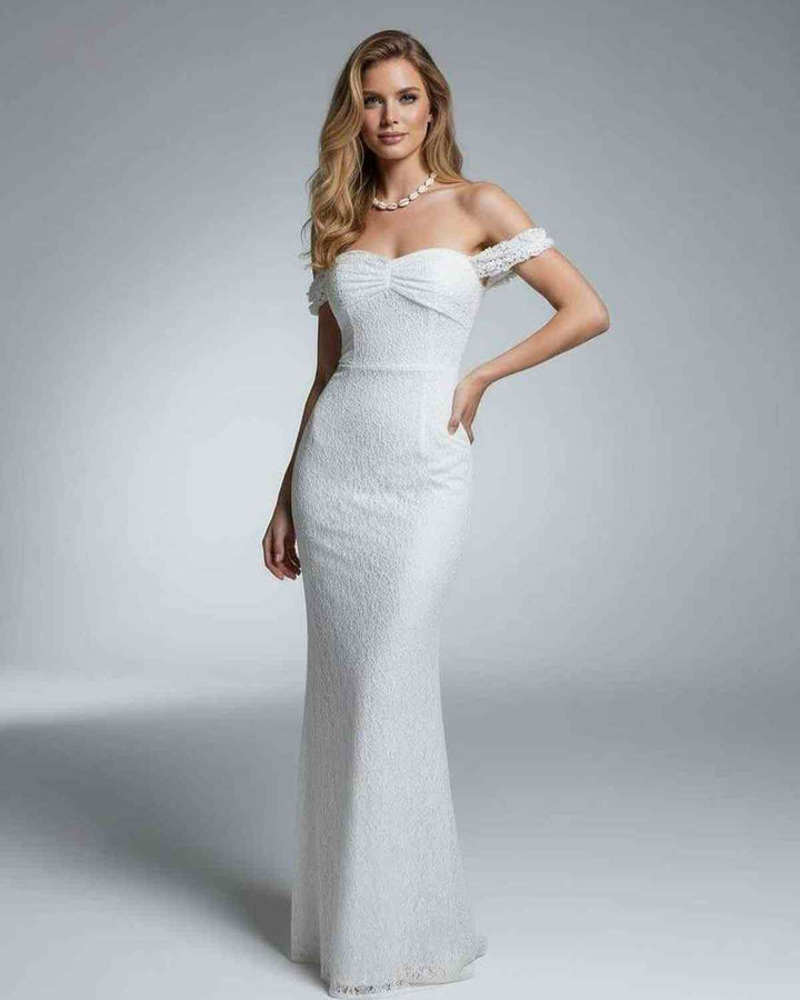 Vestido maxi blanco formal de hombros descubiertos para invitada de boda. Elegancia para tu evento especial.
