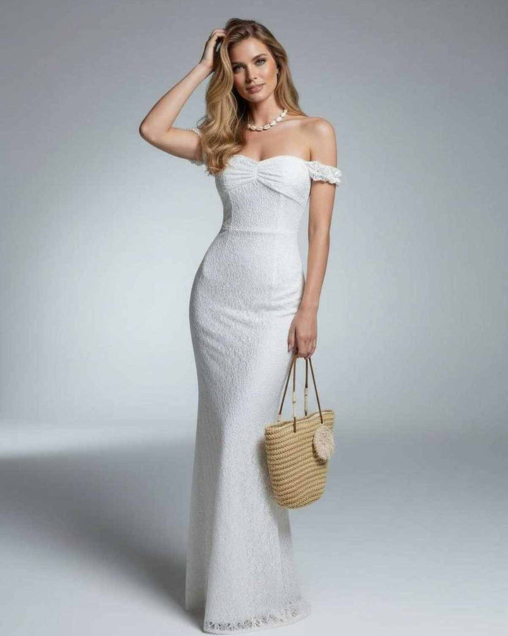 Vestido maxi blanco de moda verano para mujer, hombros descubiertos. Estilo elegante para días cálidos.