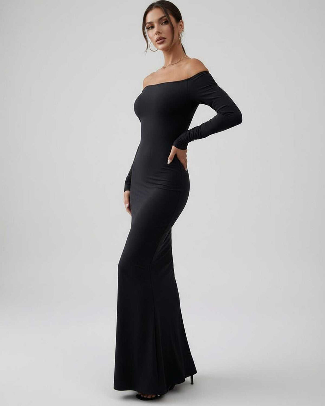 Vestido maxi Luna negro elegante, con diseño off-shoulder para mujer. Ideal para fiesta y ocasiones formales.