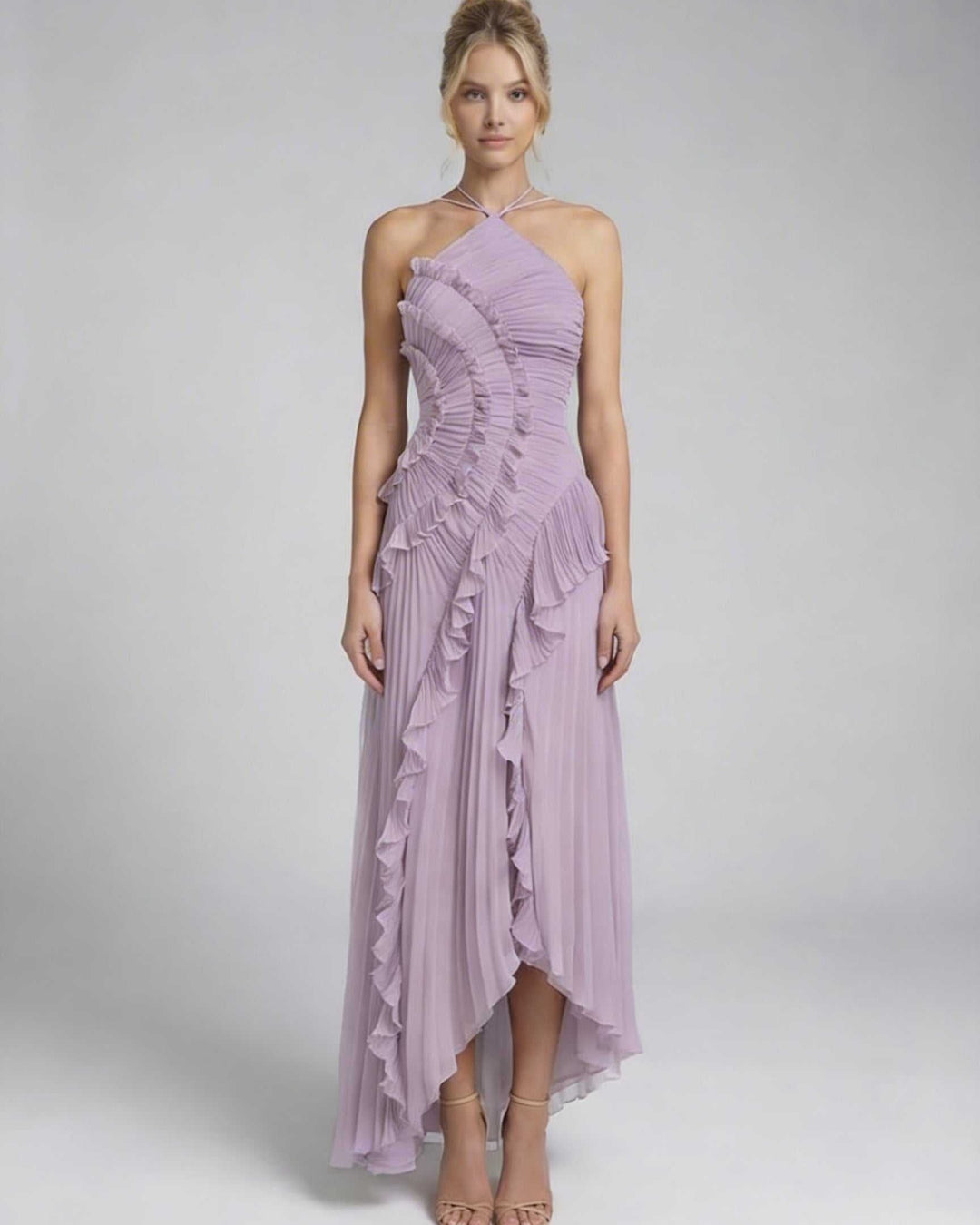 Vestido maxi halter lavanda para mujer, ideal para fiestas y eventos formales. Elegancia fluida.