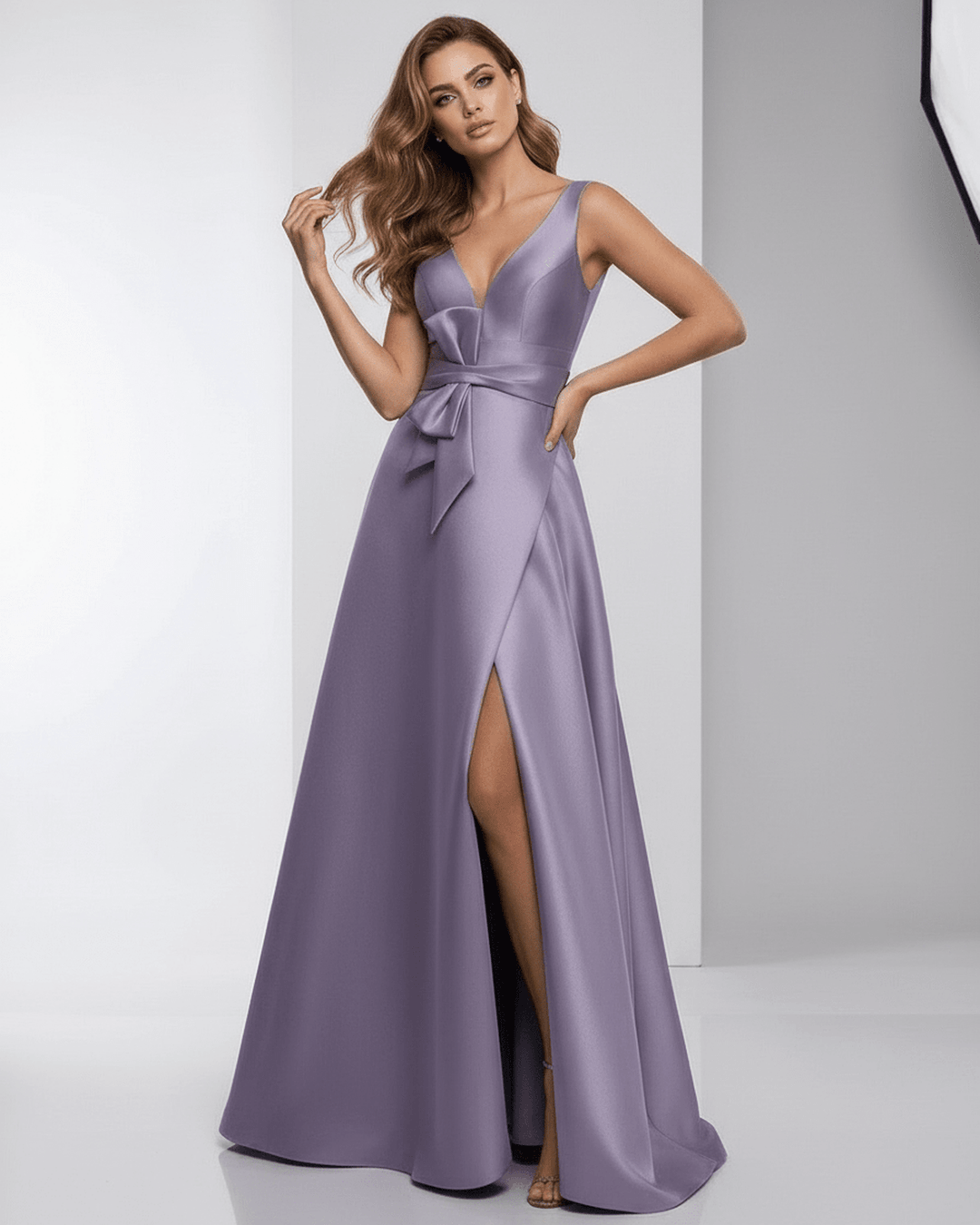 Maxi vestido blanco A-line fluido, con escote V. Elegancia sin mangas para fiesta, cena formal o evento especial.
