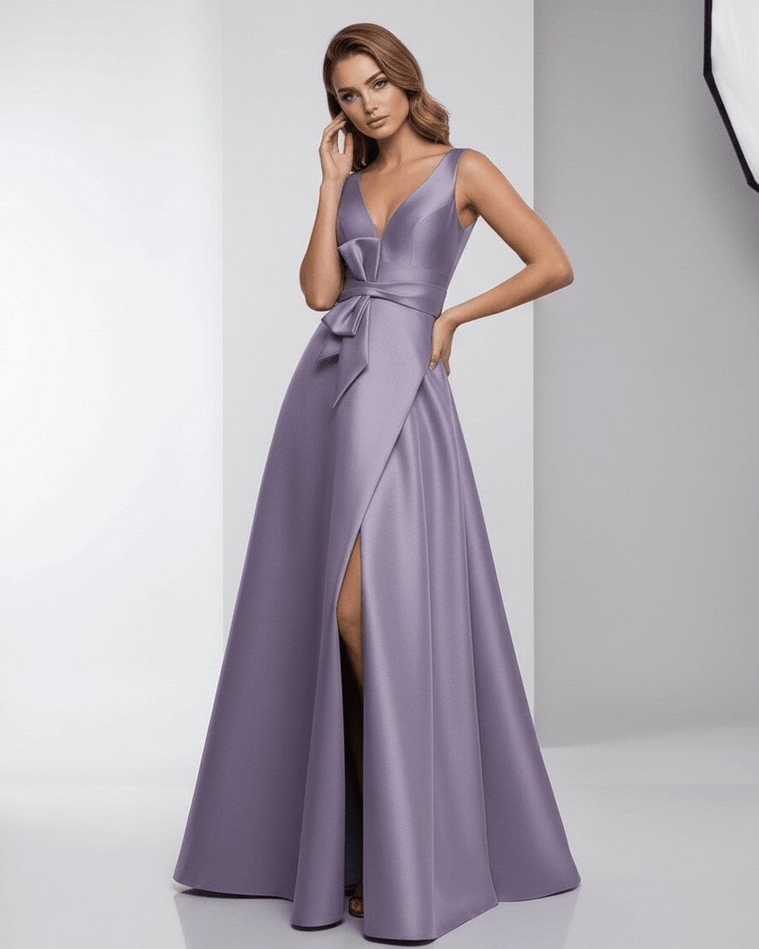 Vestido de noche blanco para mujer, diseño A-line elegante y fluido, con escote V. Perfecto para ocasiones formales.