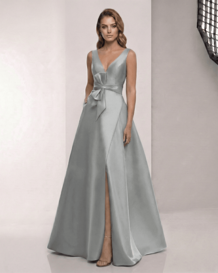 Vestido maxi formal para mujer en verde salvia. Elegante diseño sin mangas con escote V, ideal para eventos.