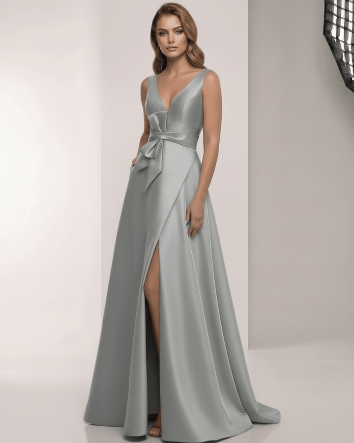 Vestido largo sin mangas para mujer, tono verde salvia. Diseño elegante y formal con escote V, ideal para eventos.