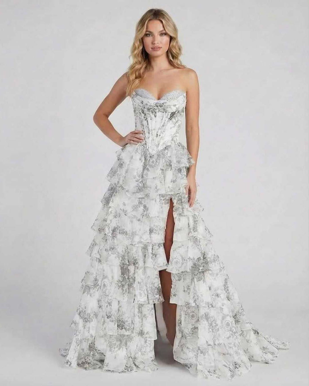 Vestido maxi floral Lunaria sin tirantes, ideal para eventos formales, boda o noche de gala.