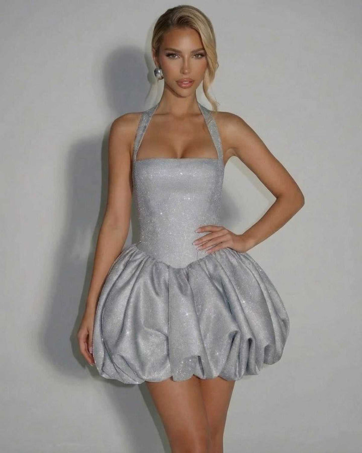 Vestido mini de lentejuelas con volumen esculpido para mujer. Atuendo chic y de moda para eventos.