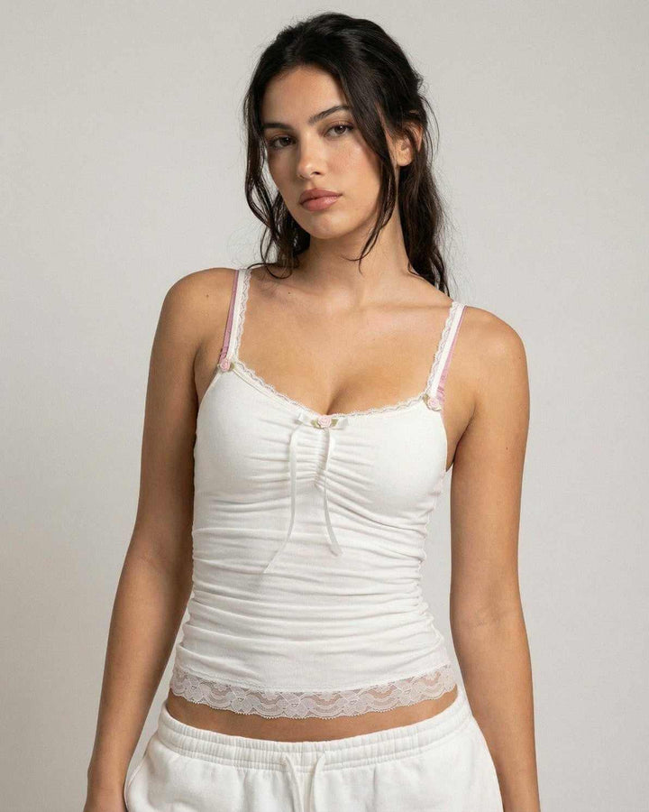 Top de encaje marfil Lunelle para mujer con lazo delicado. Elegancia y frescura para el verano.