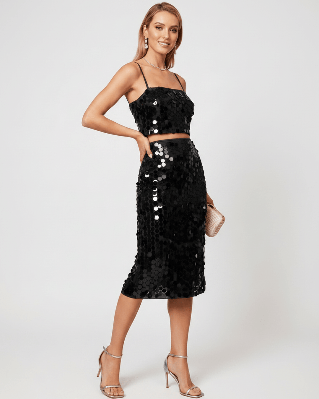 Gala mujer: conjunto de lentejuelas con brillo, estilo moderno y deslumbrante.