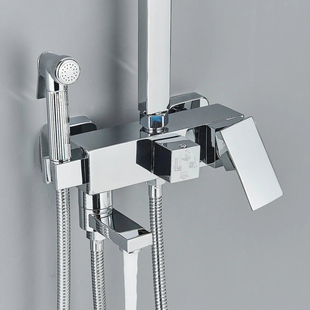 Cabezal de ducha de lluvia y mezclador de pared. Grifo de latón moderno para baño, accesorios de lujo y estilo.