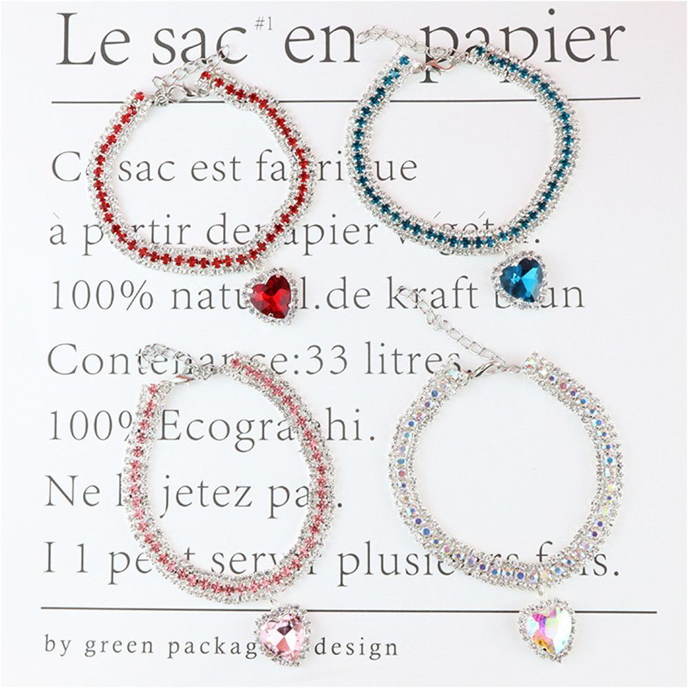 Collar de gato reflectante con corazón y cristales. Ajustable, liberación rápida, máxima seguridad nocturna.