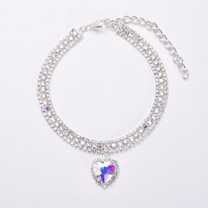 Collar de gato con strass, cristal y corazón reflectante. Lujo y seguridad en un accesorio ajustable.