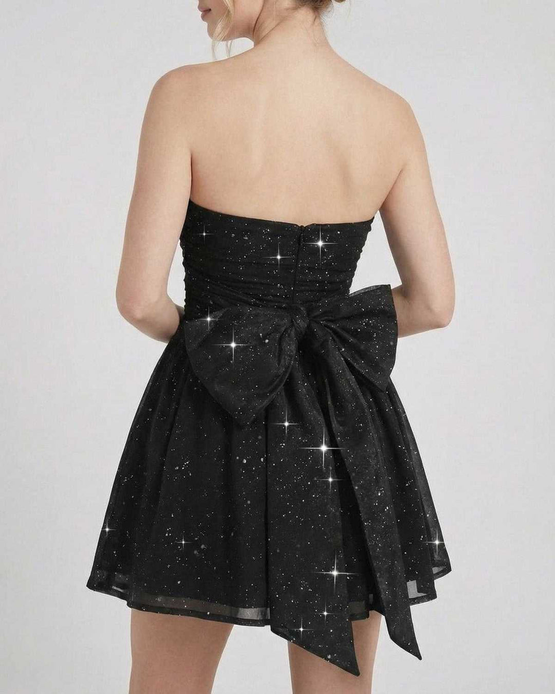 Vestido mini sin tirantes A-line, ideal para ocasiones especiales y moda femenina de verano.