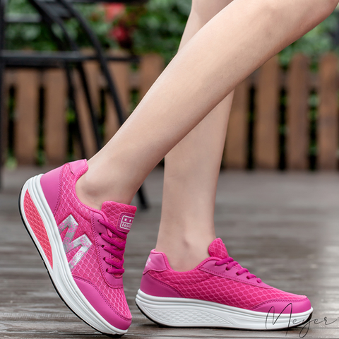Zapatillas ligeras de mujer para senderismo y deporte. Ofrecen soporte y confort, perfectas para actividades al aire libre.