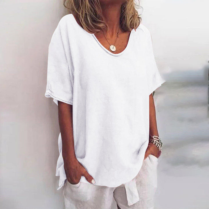 Camiseta básica holgada de mujer clara, tejido suave para máxima comodidad y un look relajado y moderno.