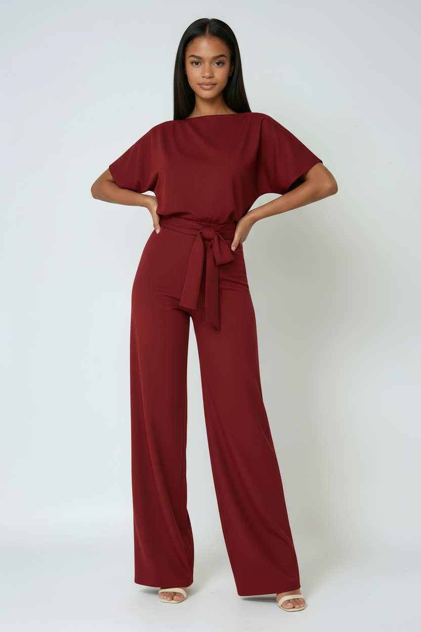 Mono de mujer con pernera ancha y cinturón lazo, un estilo cómodo y moderno para cualquier ocasión.
