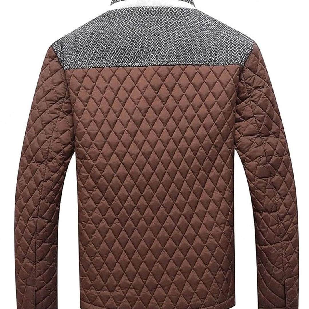 Chaqueta hombre acolchada con cuello mao y botones. Moda práctica y abrigadora para el invierno.
