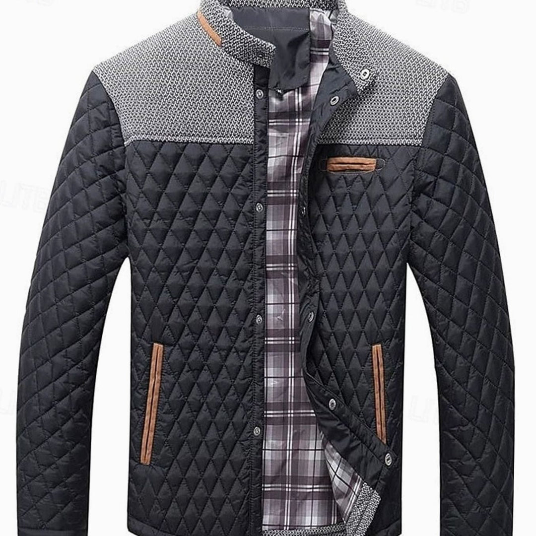 Chaqueta acolchada cálida para hombre, diseño distintivo con cuello mao y botones frontales.