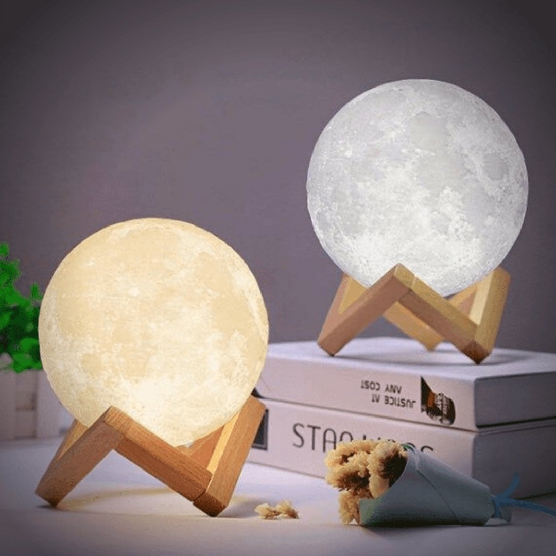 Lámpara de luna para crear ambiente acogedor. Luz nocturna LED con control táctil y base de madera.