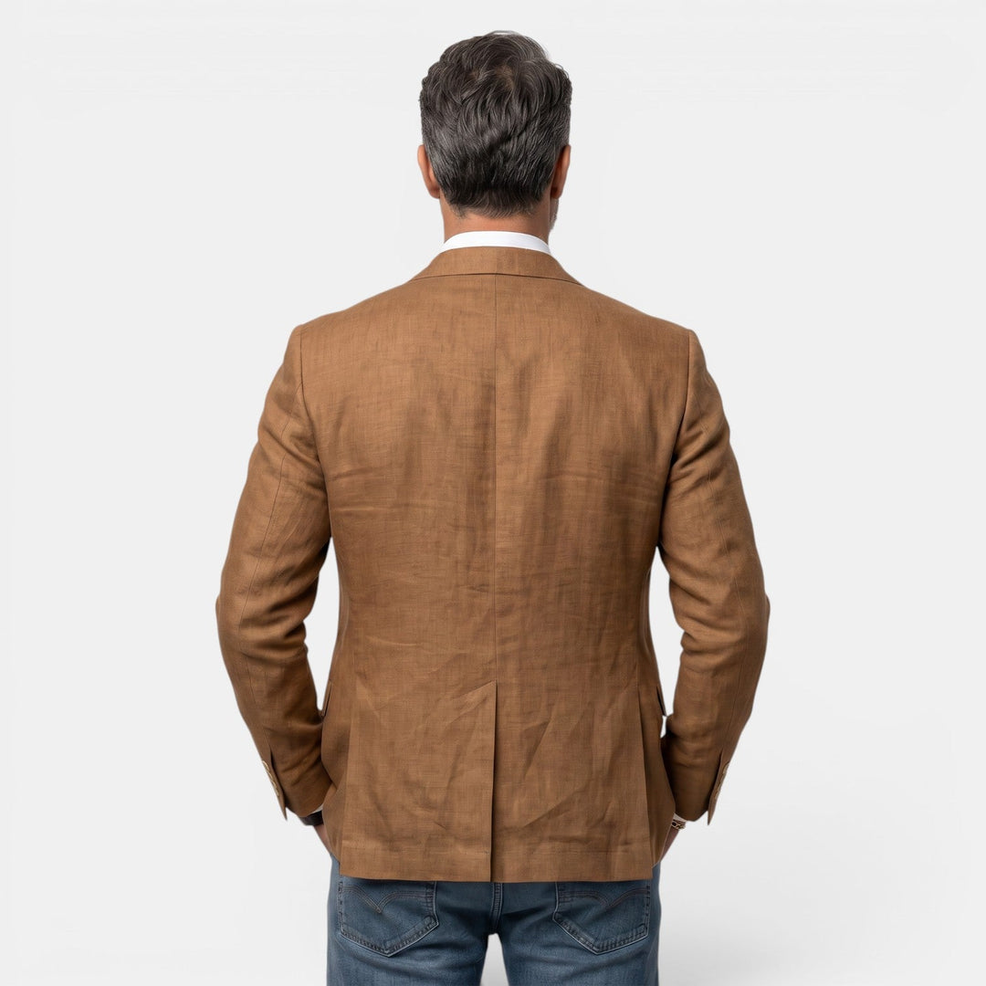 Blazer clásico slim fit de hombre, moderno y elegante para complementar tu vestuario formal.